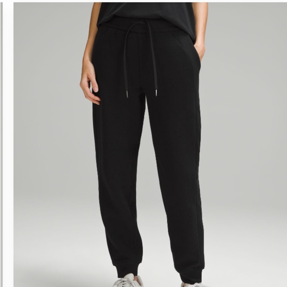 Lululemon black scuba jogger